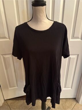 LOGO Black Short-Sleeve Tunic Top with Floral Lining and Front Pockets